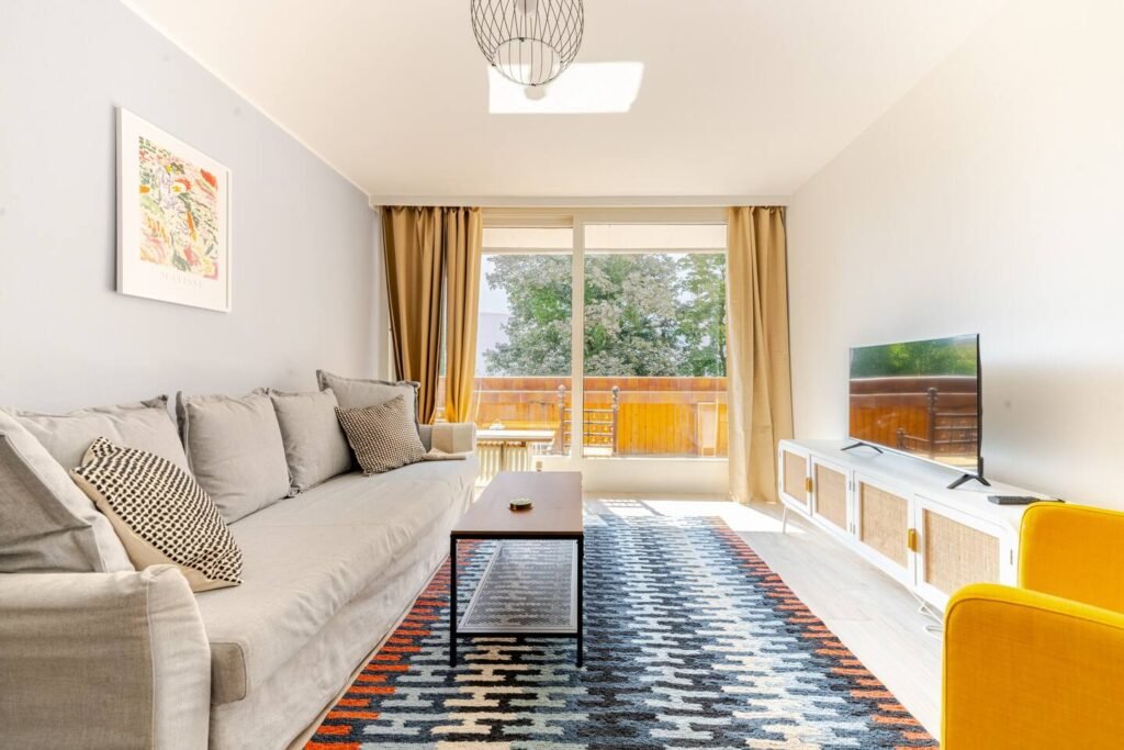 Sunny 1BR with big balcony by Salzach, well connected!