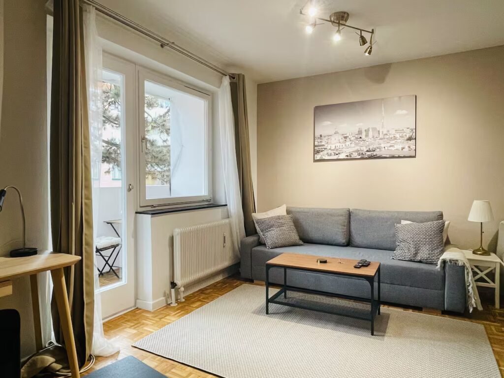 Central Station with sunny Balcony, quiet