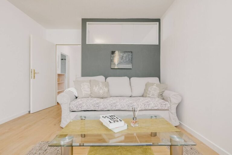 Ap. 22 Walk to UNO, Danube & Metro, great View