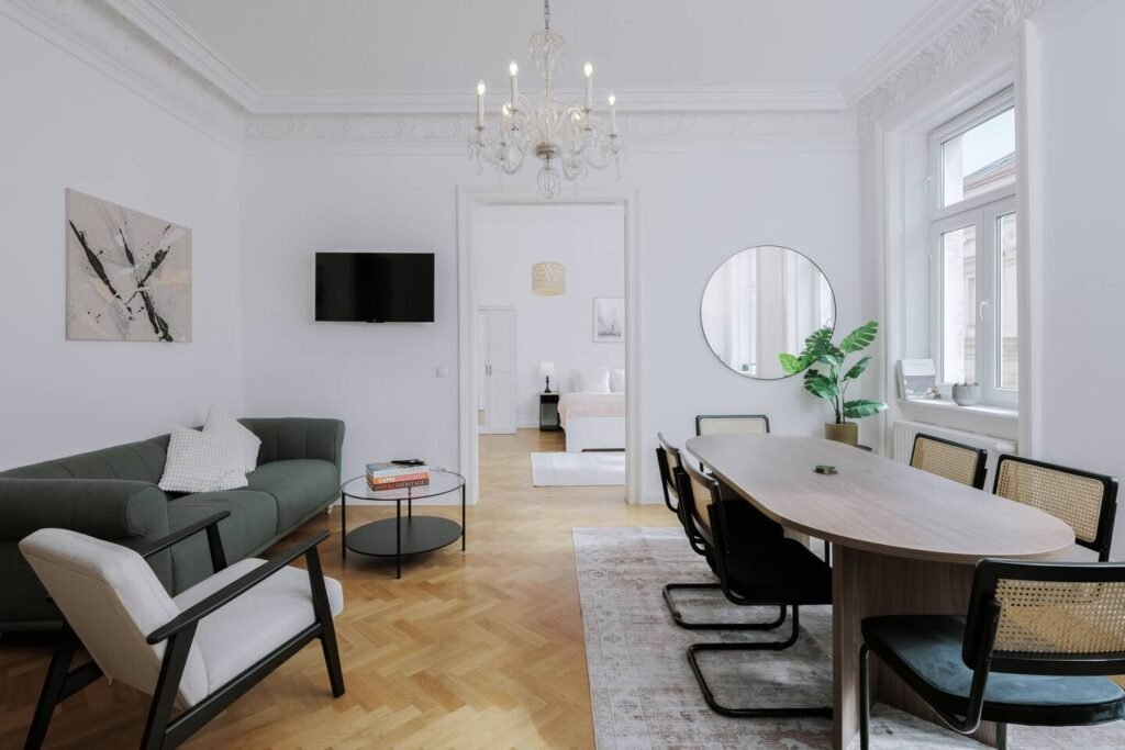 Central & Spacious 3BR + 2,5 baths, Best Location!