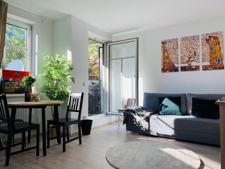 Ap. 06 By Metro, Central Station, Shopping Str.