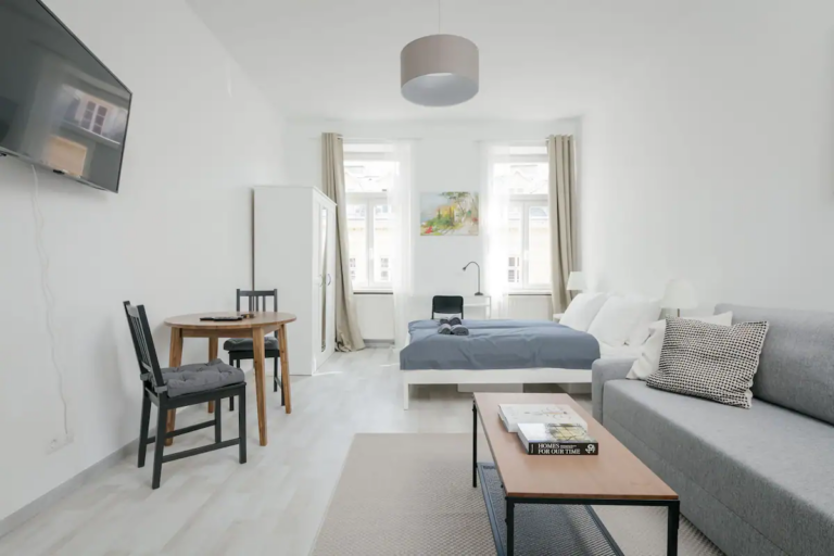 Ap. 15 Traditional studio by Metro