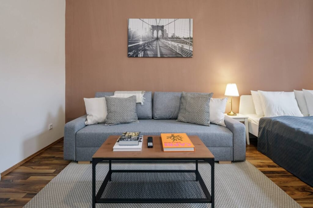 Top Spot Döbling by Metro U4, City & Nature