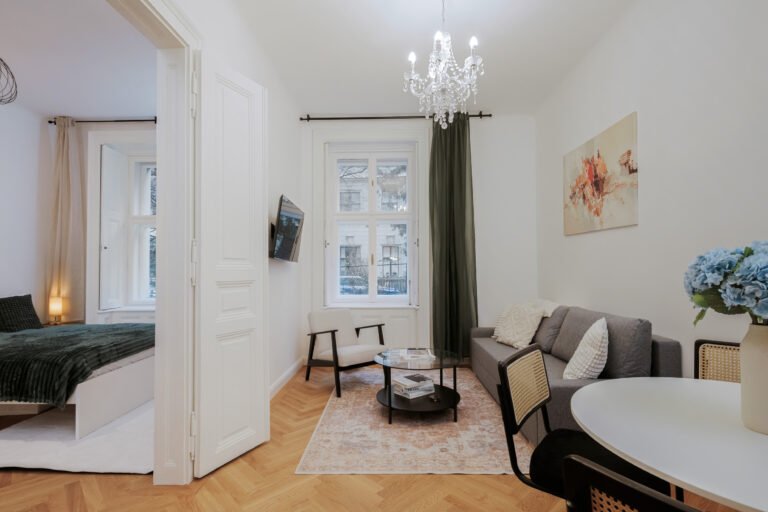 Ap. 38 Vienna’s most Charming Street, Central near Metro, Spacious 2 Bedrooms
