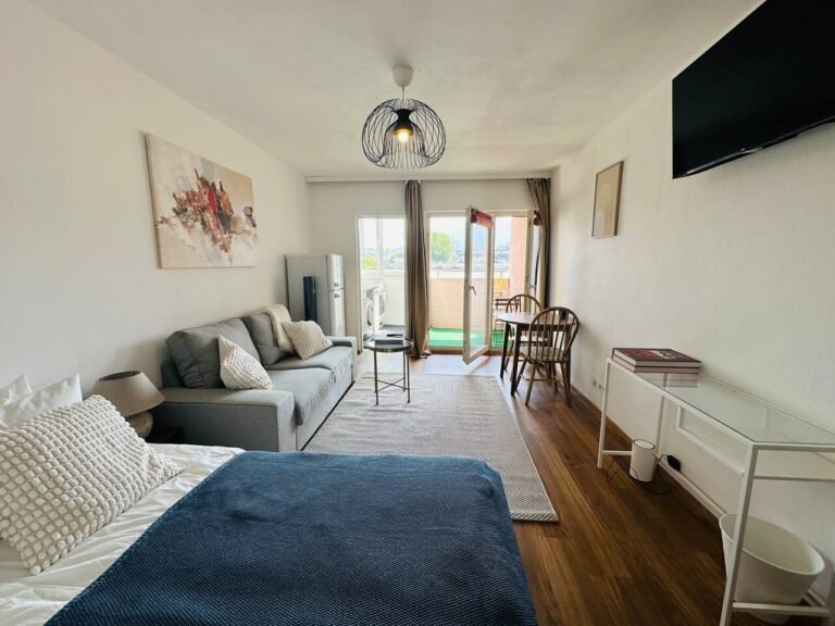 Ap. 33, Top View in Best Location, Walk to Center