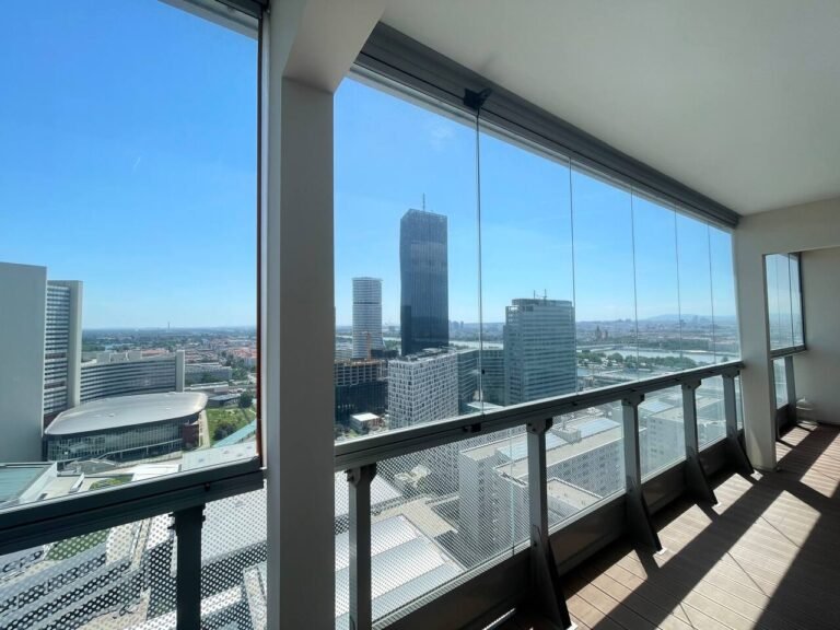 Ap. 14 Top View by Danube, UN, Metro, big terrace